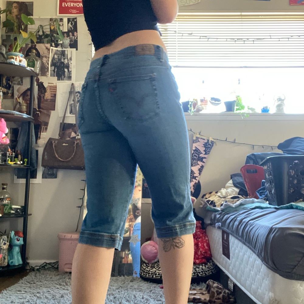 size 6 levi capris
